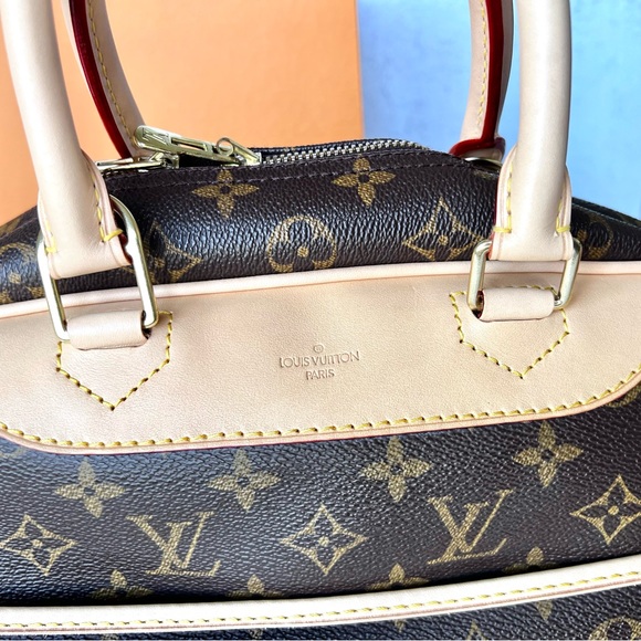 Louis Vuitton Deauville bag with NEW VACHETTA replaced by LV. Receipt included. - Picture 16 of 17